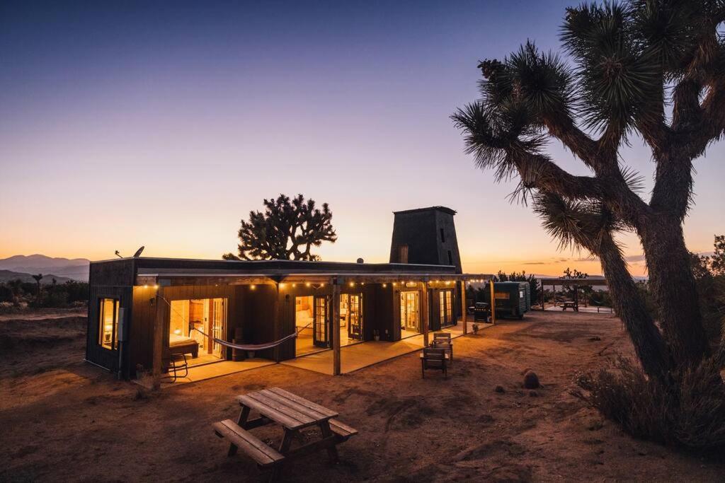 Joshua Tree Hidden Tower * Views - Landmark ユッカ・バレー エクステリア 写真